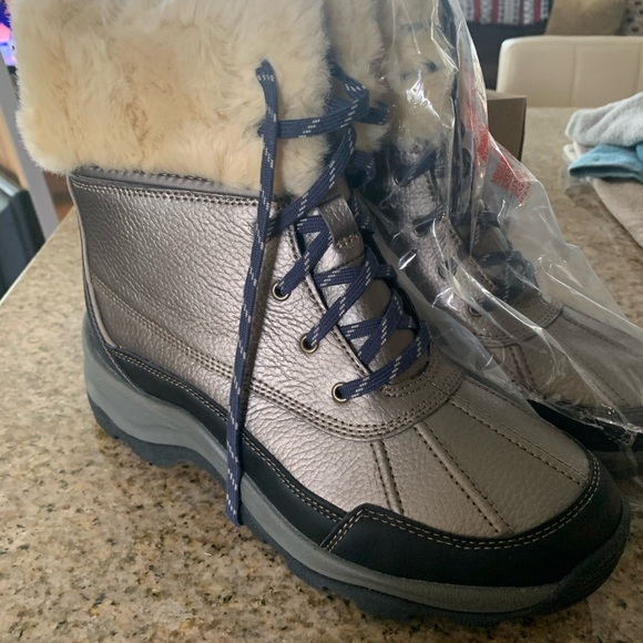 Women’s Stylish Fur-Lined Winter Boots - Picture 2 of 5